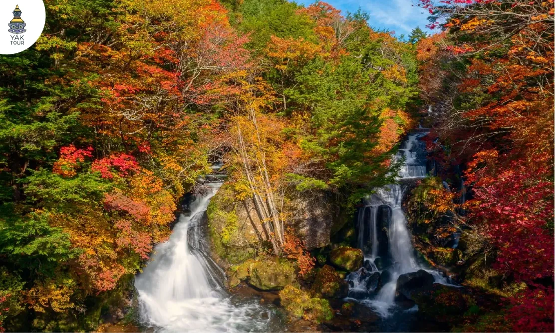น้ำตกริวซู Ryuzu Falls สองสายธารท่ามกลางใบไม้เปลี่ยนสี