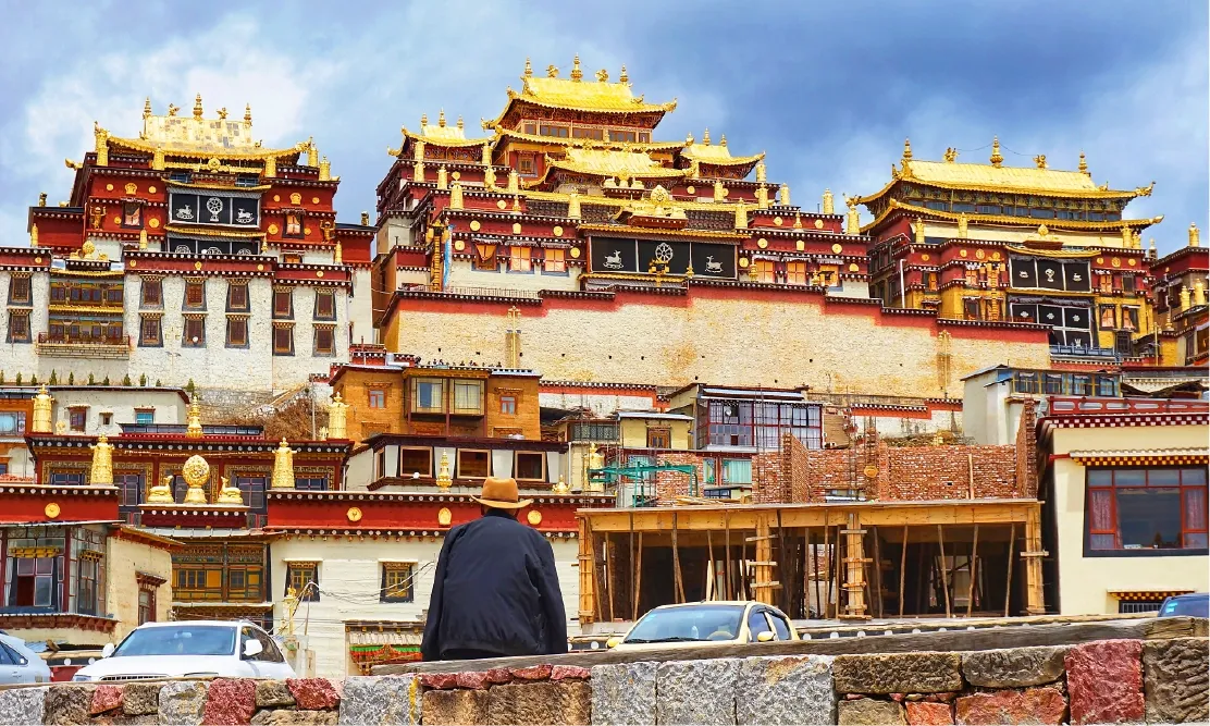 วัดซงจ้านหลินสถาปัตยกรรมทิเบตสีทองอร่ามที่แชงกรีล่า