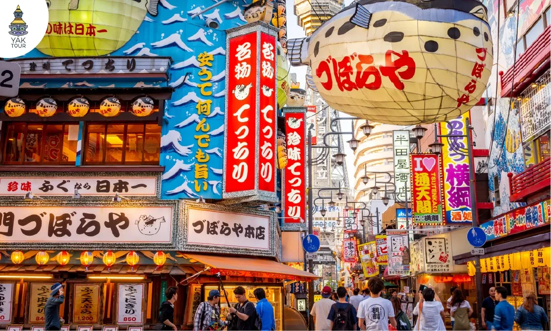 โคมไฟปลาปักเป้ายักษ์และร้านอาหารญี่ปุ่นโบราณในย่านชินเซไก