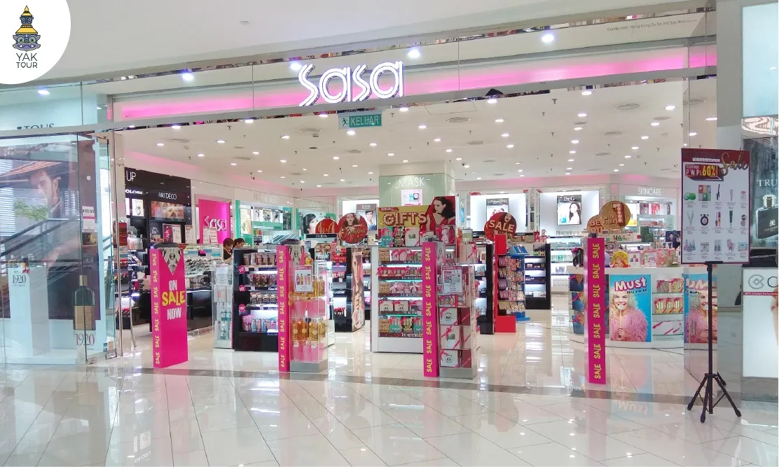 Exclusive Gift Set สกินแคร์แบรนด์ดังวางเรียงรายในร้าน Sasa ฮ่องกง