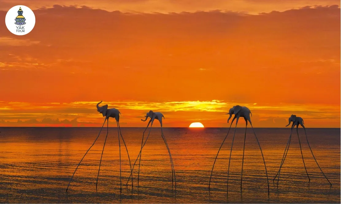 Sunset Sanato Beach Club จุดชมพระอาทิตย์ตกริมทะเลที่มีงานศิลปะรูปช้างลอยฟ้าและใบหน้ายักษ์อันเป็นเอกลักษณ์