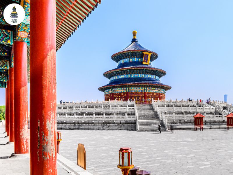 สถาปัตยกรรมหอฟ้าเทียนถาน ตำหนักทรงวงกลมหลังคาสีน้ำเงินเข้มบนฐานหินอ่อนสีขาว