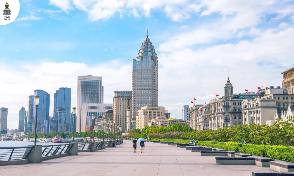 เดอะบันด์ (The Bund) จุดชมวิวและทางเดินเลียบแม่น้ำหวงผู่ มีระยะทางยาวเกือบ 2 กิโลเมตร