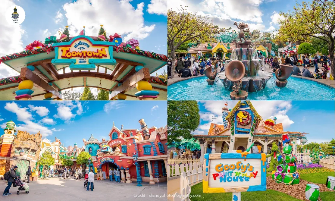 บรรยากาศบ้านการ์ตูนสีสันสดใสและรูปปั้นมิกกี้เมาส์ในโซน Toontown