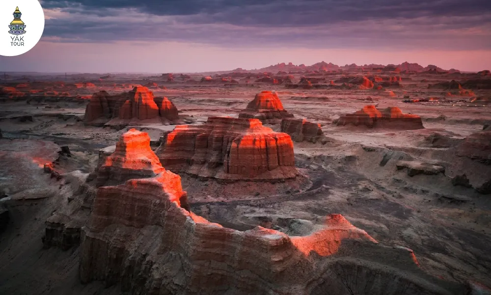 ลักษณะภูมิประเทศหินยาร์ดัง รูปร่างประหลาดคล้ายปราสาทโบราณ ที่เมืองปีศาจอูเอ่อเหอ (Urho Ghost City)