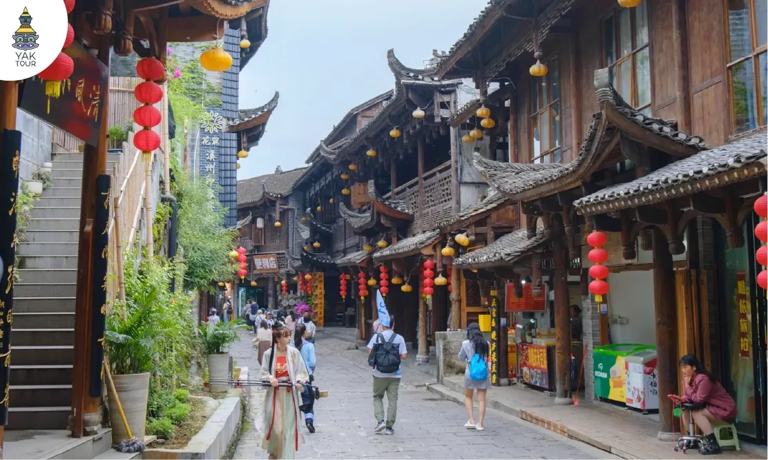 บรรยากาศร้านค้าบนถนนคนเดินหวู่หลี่ทางเดินหินสไตล์จีน