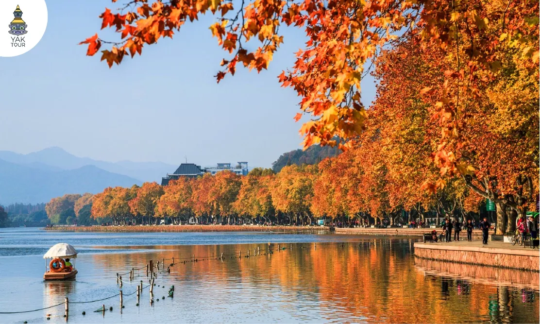 บรรยากาศล่องเรือชมใบไม้เปลี่ยนสีริมทะเลสาบซีหู Xihu Lake West Lake เมืองหางโจ