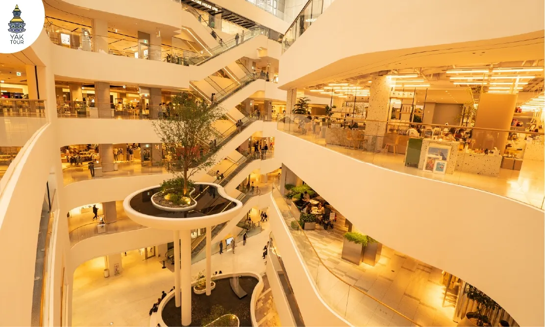 บรรยากาศความล้ำสมัยภายในห้าง The Hyundai Seoul ย่านยออีโด ศูนย์รวมดีไซน์และพื้นที่สีเขียวใจกลางกรุงโซล