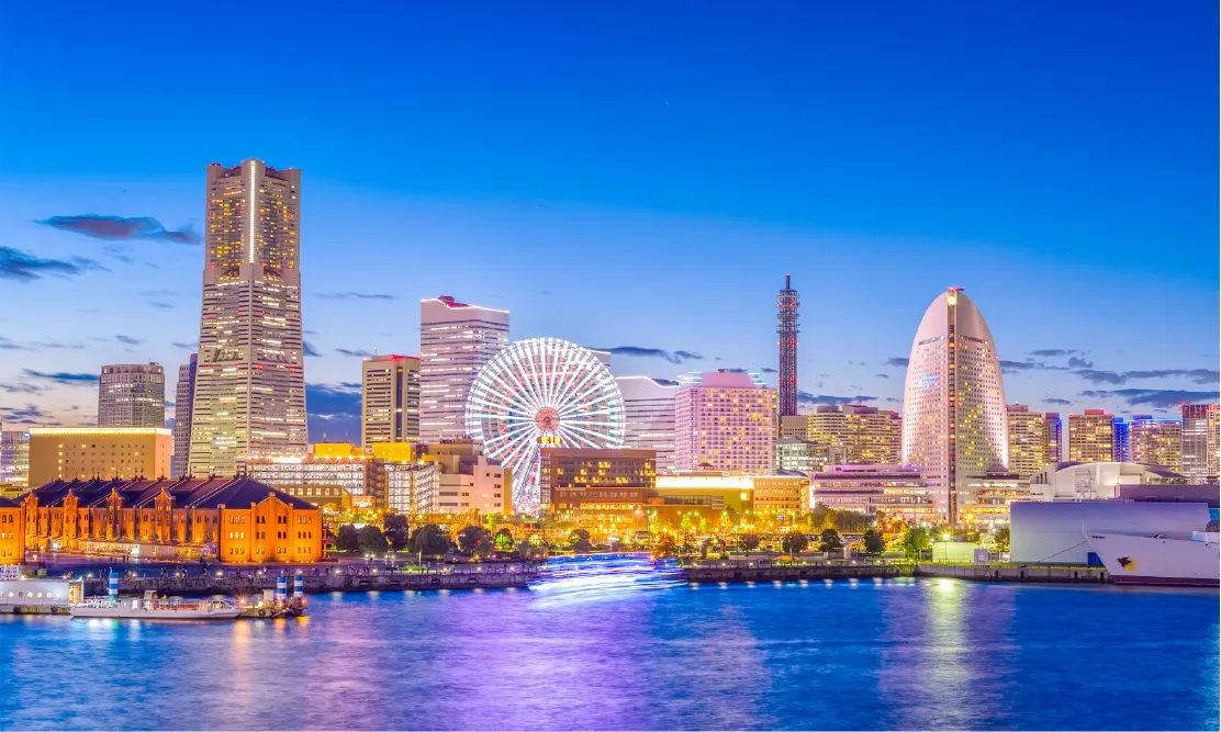 วิวกลางคืนย่านมินาโตะมิไร (Minato Mirai) และชิงช้าสวรรค์เมืองโยโกฮาม่า