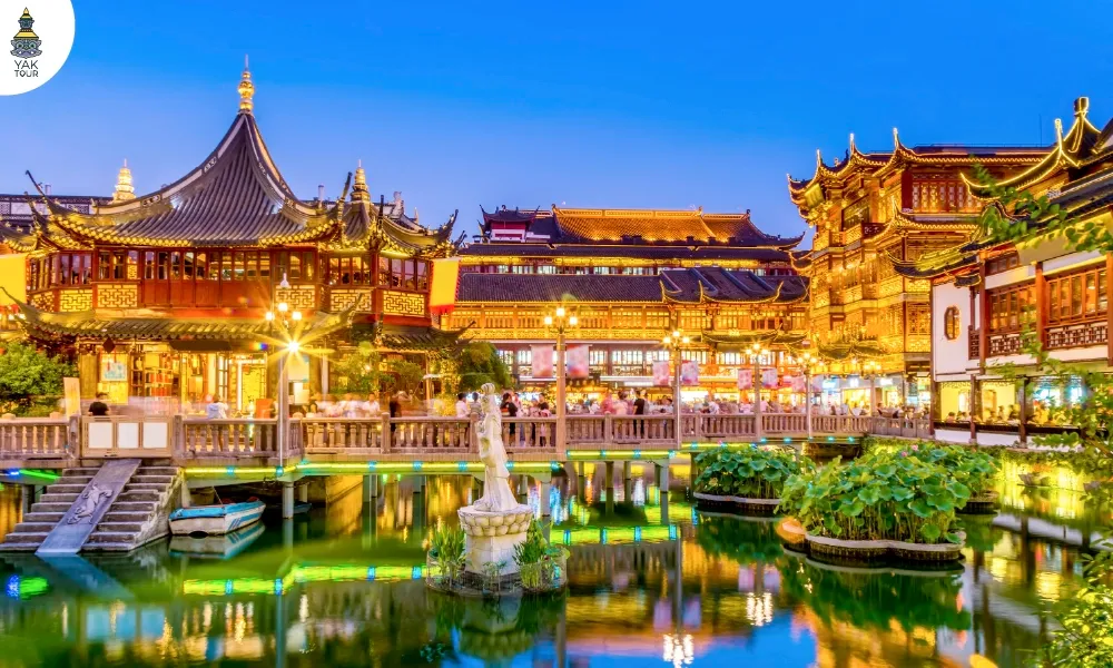ชมความงามสวนอี้หยวน (Yuyuan Garden) ยามค่ำคืน สถาปัตยกรรมจีนโบราณสมัยราชวงศ์หมิงใจกลางเมือง