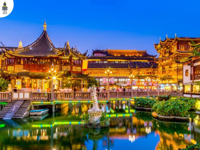 ชมความงามสวนอี้หยวน (Yuyuan Garden) ยามค่ำคืน สถาปัตยกรรมจีนโบราณสมัยราชวงศ์หมิงใจกลางเมือง